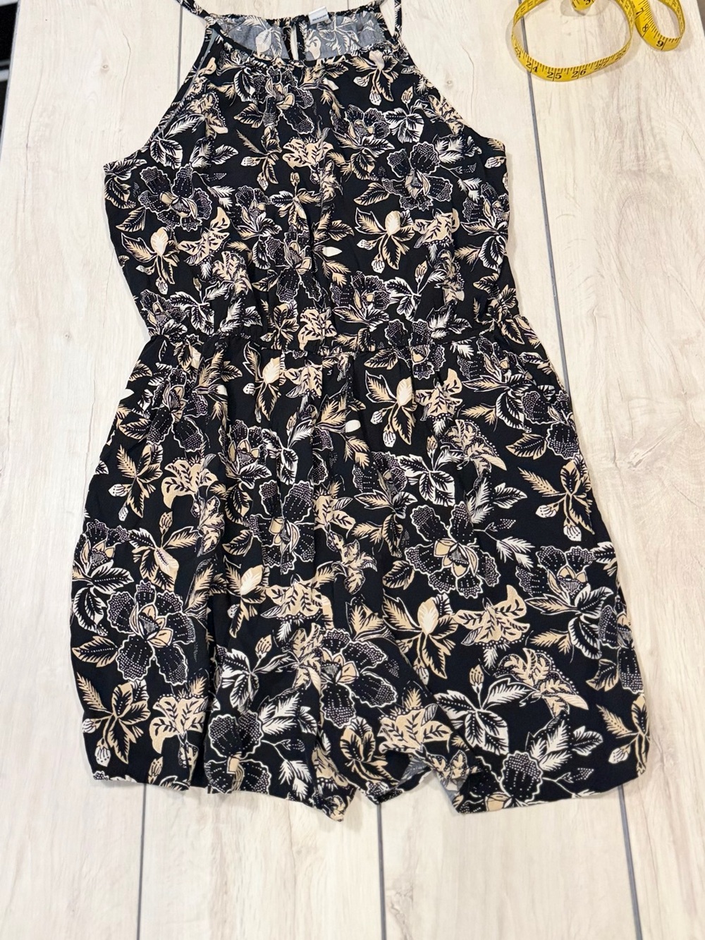 Old Navy Black Floral Print Pockets Halter Romper Large Neutral Summer Coastal - Picture 2 of 13